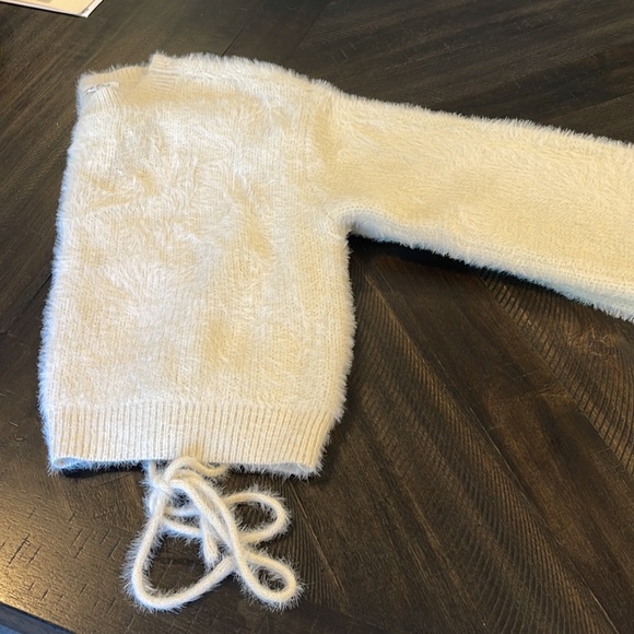 Sweater Large Fuzzy With Cut Out Back - Picture 5 of 5